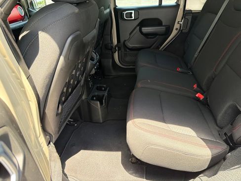 Used 2022 Jeep Wrangler Unlimited Rubicon w/ Dual Top Group AWD/4WD image 39