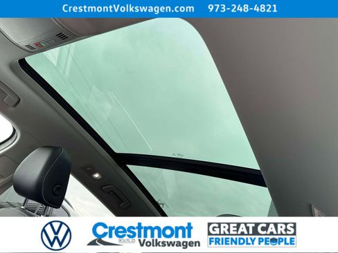 Used 2022 Volkswagen Taos SE w/ Panoramic Sunroof Package image 18