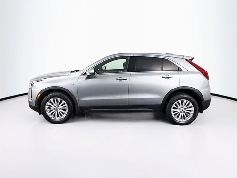 Used 2024 Cadillac XT4 Luxury w/ Cold Weather Package image 4