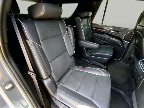 Used 2022 Cadillac Escalade Premium Luxury w/ Performance Package AWD/4WD image 20