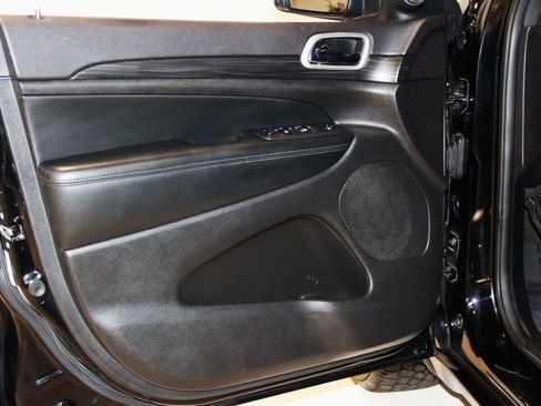 Used 2019 Jeep Grand Cherokee Altitude image 29