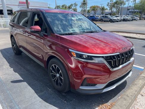 Certified 2024 Kia Carnival LX image 3