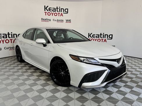 Used 2024 Toyota Camry XSE FWD image 3