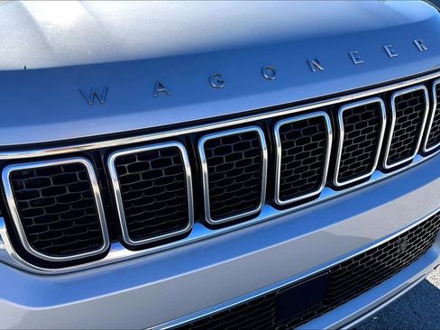 Used 2024 Jeep Wagoneer L Series II image 32