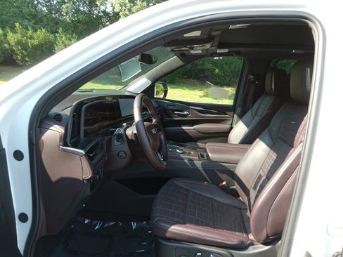 Certified 2024 Cadillac Escalade Sport Platinum AWD/4WD image 10