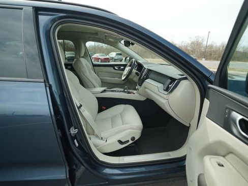 Used 2024 Volvo XC60 B5 Plus w/ Protection Package Premier image 59