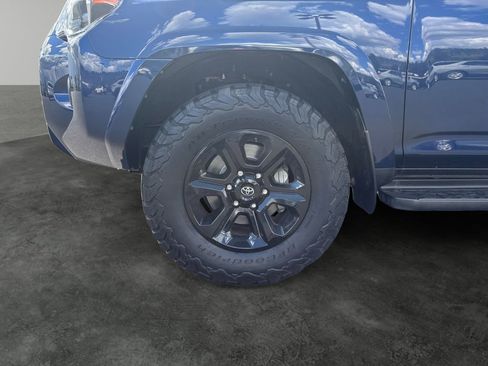 Used 2024 Toyota 4Runner SR5 Premium w/ Moonroof Package AWD/4WD image 4