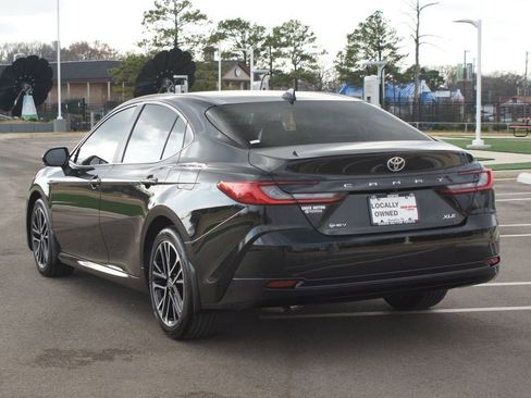 Used 2026 Toyota Camry Hybrid image 15