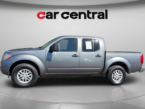 Used 2017 Nissan Frontier SV w/ SV Value Truck Package AWD/4WD image 2