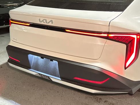 New 2025 Kia K4 LXS image 5