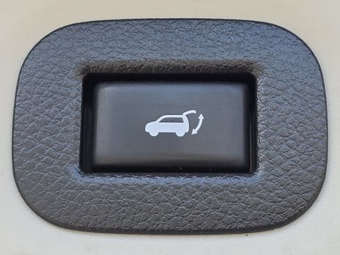 Used 2019 Nissan Rogue SV w/ Sun & Sound Touring Package FWD image 22