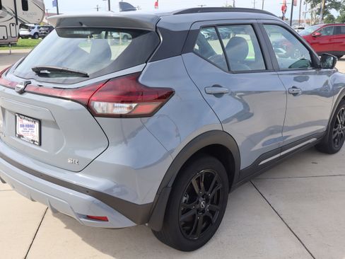 Used 2023 Nissan Kicks SR w/ SR Premium Package FWD image 5
