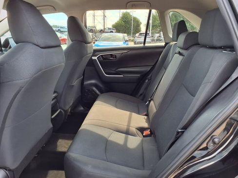 Used 2021 Toyota RAV4 LE FWD image 18