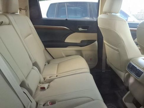 Used 2017 Toyota Highlander Limited FWD image 9
