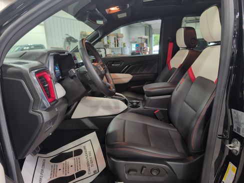 Used 2024 GMC Canyon AT4X AWD/4WD image 8