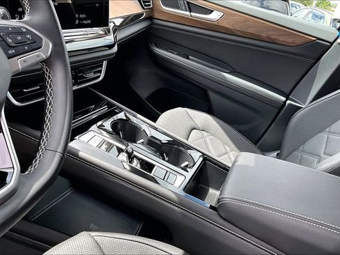 Certified 2026 Volkswagen Atlas SE image 23