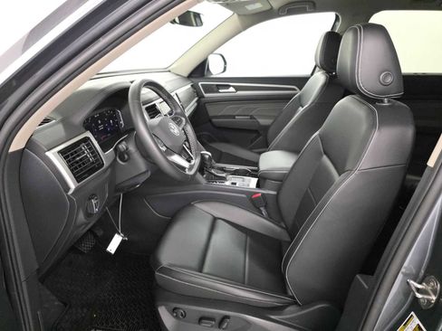 Used 2023 Volkswagen Atlas SE w/ Panoramic Sunroof Package image 7