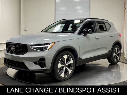 Used 2026 Volvo XC40 B5 Plus AWD/4WD image 4