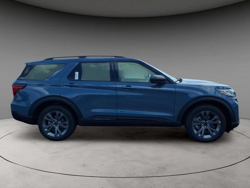 New 2026 Ford Explorer Active w/ Active Comfort Package AWD/4WD image 10