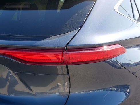 Used 2024 Toyota Venza LE image 11