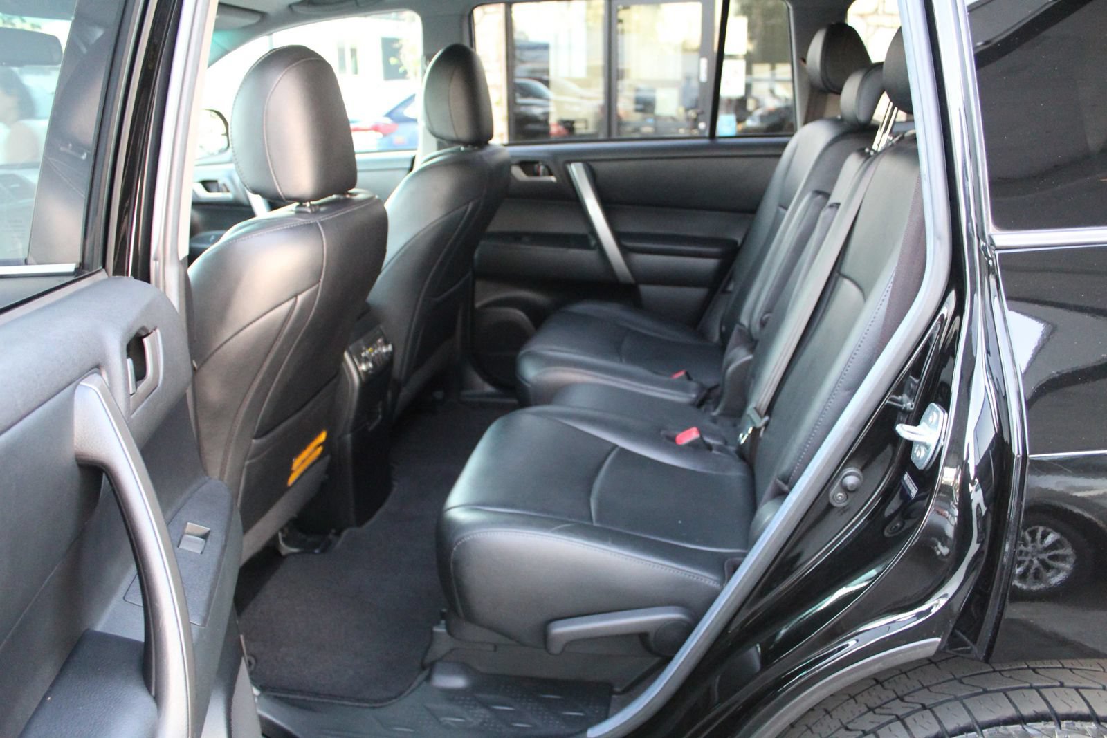 Used 2013 Toyota Highlander SE FWD image 13
