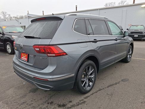 Used 2022 Volkswagen Tiguan SE w/ Panoramic Sunroof Package image 6