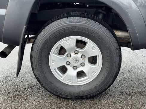 Used 2014 Toyota Tacoma PreRunner w/ SR5 Package image 36