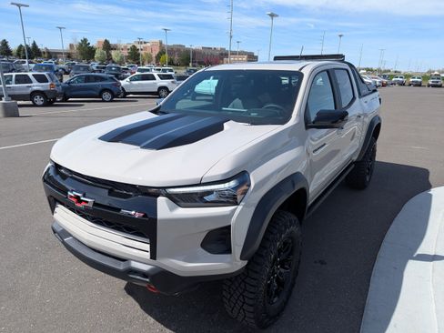 New 2026 Chevrolet Colorado ZR2 w/ Midnight Edition AWD/4WD image 6