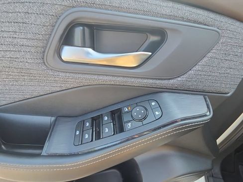Used 2023 Nissan Rogue SV FWD image 19
