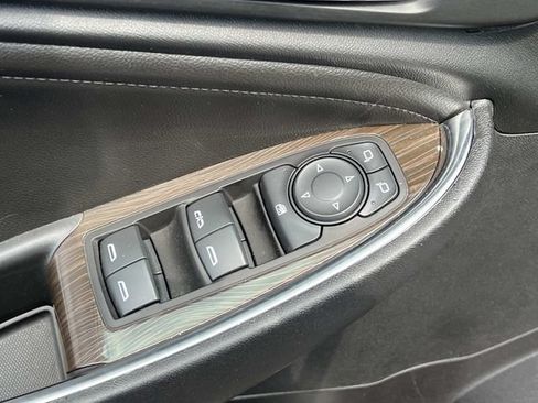 Used 2018 Chevrolet Malibu Premier w/ Premier Sun and Wheel Package FWD image 14