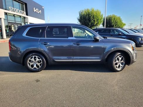 Used 2020 Kia Telluride EX w/ Towing Package FWD image 3