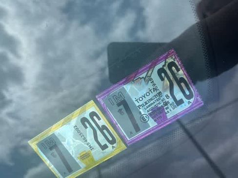 Used 2019 Toyota Avalon XLE w/ Moonroof Package image 5