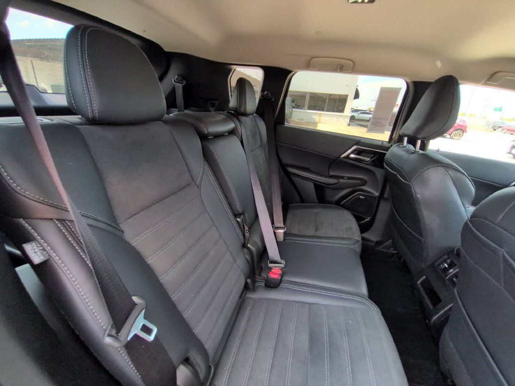 Used 2025 Mitsubishi Outlander SE AWD/4WD image 29