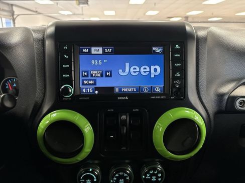 Used 2012 Jeep Wrangler Unlimited Rubicon AWD/4WD image 17