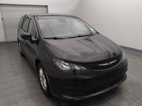 Used 2023 Chrysler Voyager LX FWD image 14