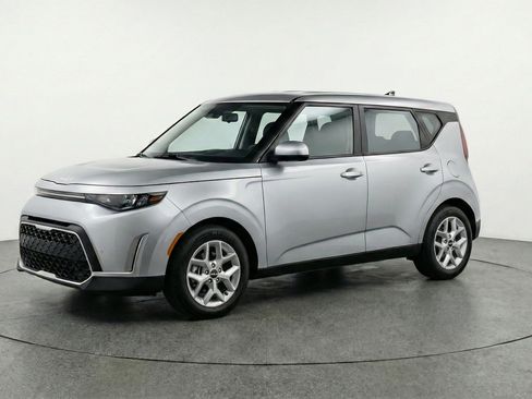 Used 2025 Kia Soul LX w/ LX Technology Package image 3