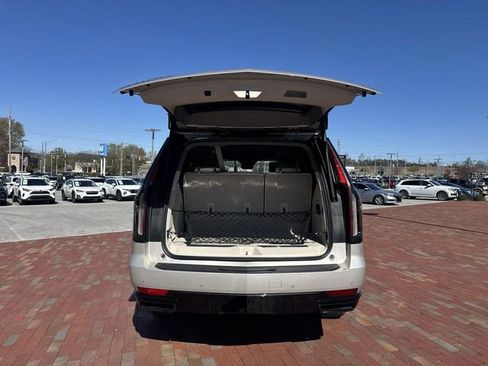 Used 2022 Cadillac Escalade Sport Platinum RWD image 29