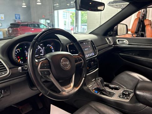 Used 2019 Jeep Grand Cherokee Limited AWD/4WD image 16