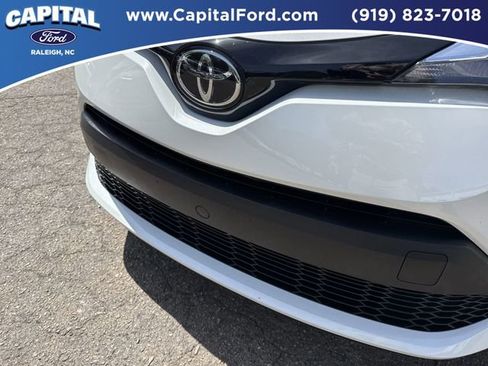 Used 2021 Toyota C-HR XLE FWD image 10