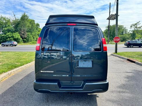 Used 2018 Chevrolet Express 2500 w/ Enhanced Convenience Package RWD image 6