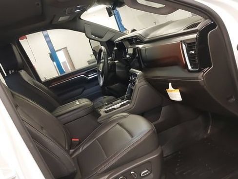 Used 2025 GMC Sierra 3500 Denali w/ Technology Package AWD/4WD image 36