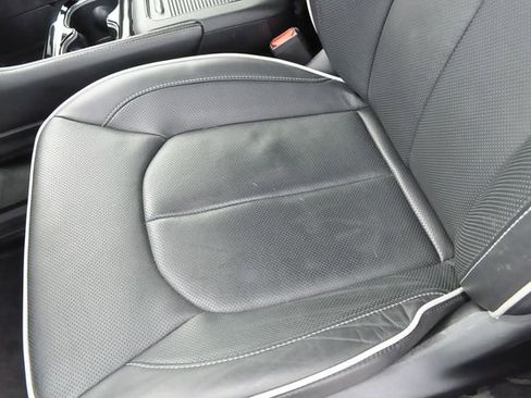 Used 2025 Chrysler Pacifica Limited FWD image 11