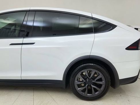 Used 2024 Tesla Model X image 10