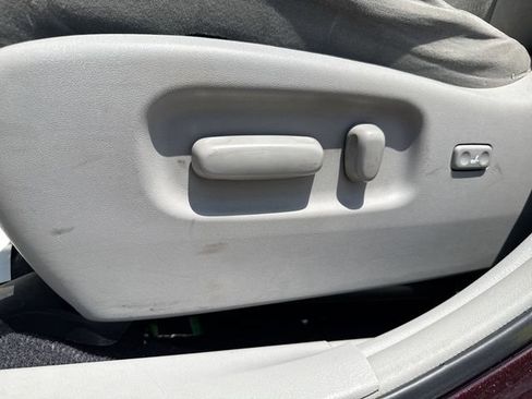 Used 2012 Toyota Highlander 4WD w/ Tech Pkg image 12