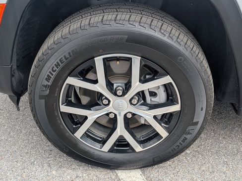 Used 2024 Jeep Grand Cherokee L Limited w/ Luxury Tech Group II image 24