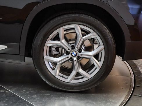 Used 2025 BMW X4 xDrive30i w/ Convenience Package image 11