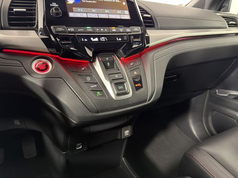 Used 2024 Honda Odyssey Sport image 16