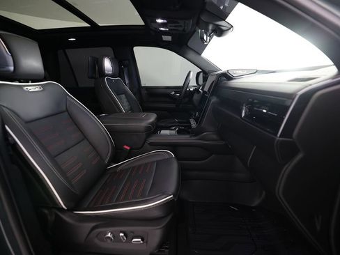 Used 2025 GMC Yukon AT4 Ultimate w/ LPO, Floor Liner Package AWD/4WD image 9