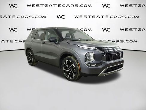 Used 2022 Mitsubishi Outlander SE image 2