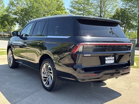 Used 2025 Lincoln Navigator Reserve AWD/4WD image 12
